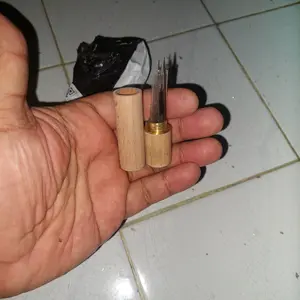 30PCS Jarum Jahit Tangan Tanpa Perlu Menusuk Benang, Jarum Besi, Jarum Selimut & Baju, Set Jarum Jahit Dengan Tong Kayu Kompak