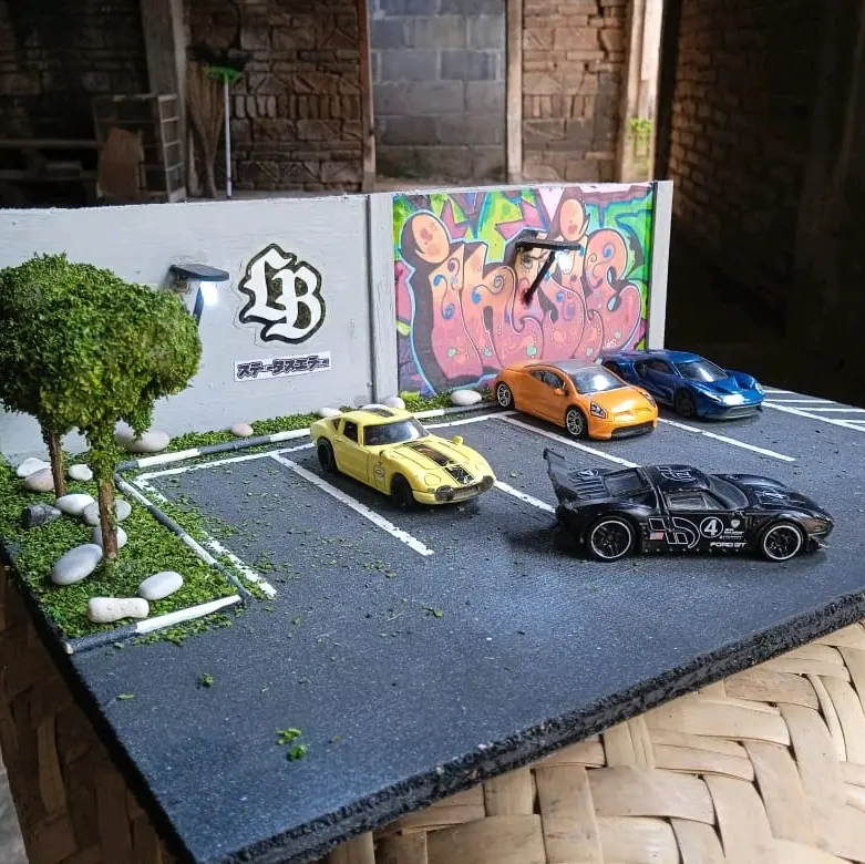 diorama parkiran berpohon berlampu skala 1:64