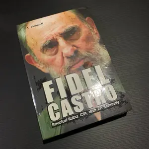 Buku Fidel Castro: Revolusi Kuba, CIA, dan J.F. Kennedy oleh A. Pambudi - Buku Sejarah