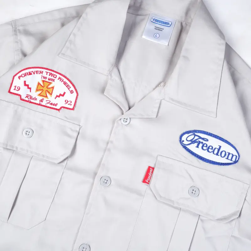 Kemeja Kerja Workshirt Boxy Freedom FRDM dengan Desain Bordir Pria 5