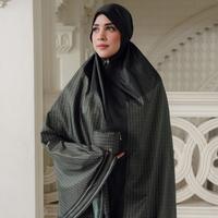 Gambar Linka Two Tone Capsule Prayer Robe - Berry dari Buttonscarves Kota Administrasi Jakarta Timur 2 Tokopedia