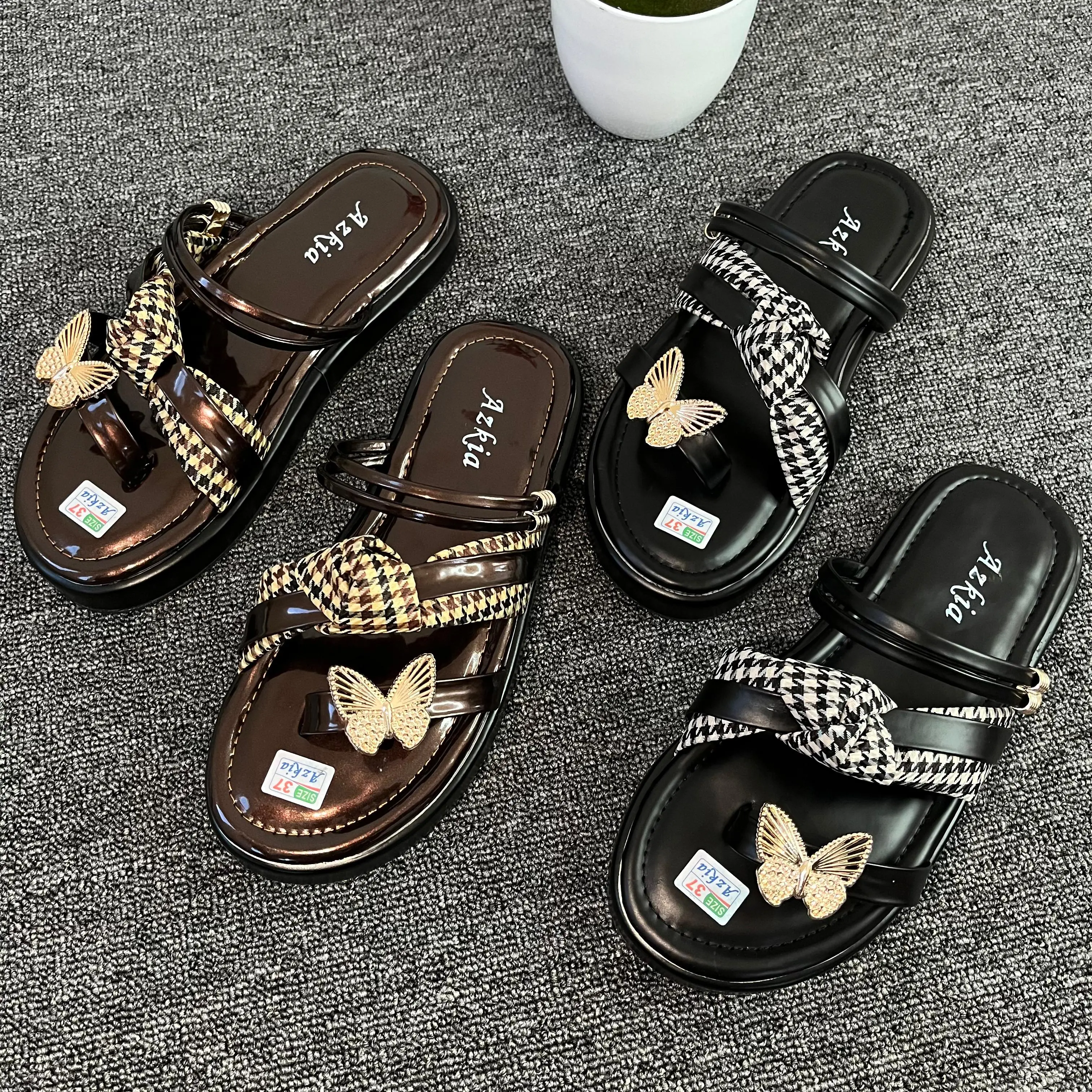 Sandal Wanita Terbaru 2025 Empuk Gaya Korea Style Elegan Kekinian Sendal Cewek Karet Modis Dan Trendi