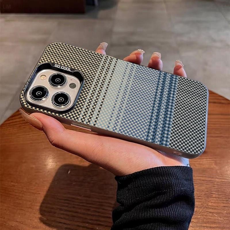 Ốp điện thoại thời trang với họa tiết sợi carbon và lưới pixel, phù hợp với iPhone 12 13 14 promax 12promax 13pro 14plus 15promax 16promax 17promax 11, ốp bảo vệ chống rơi.