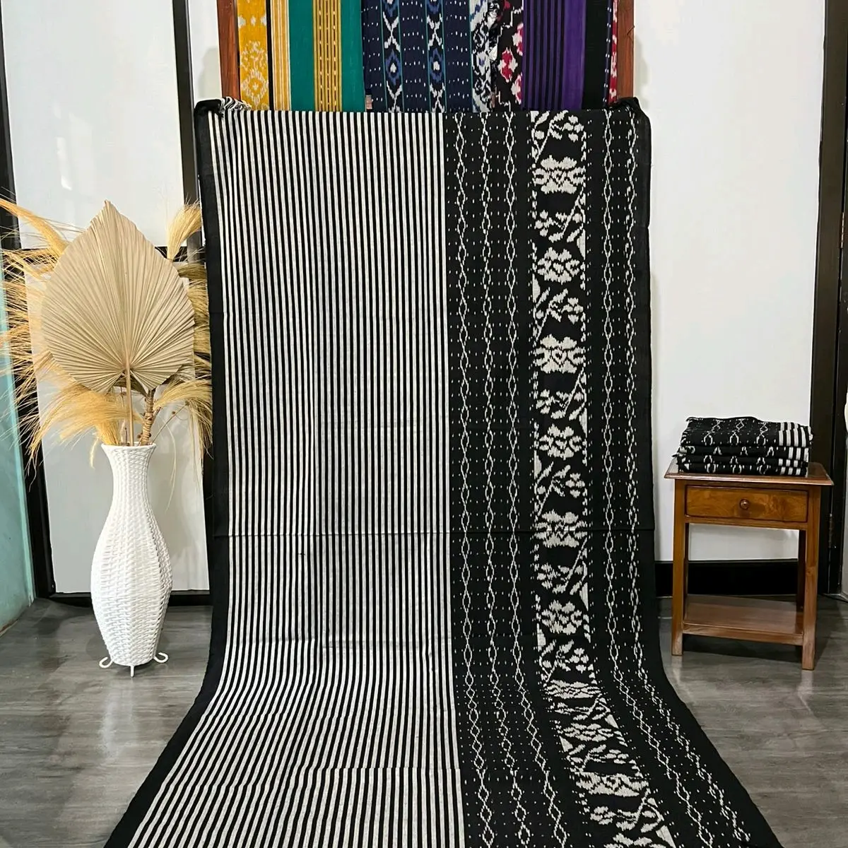Kain Tenun Troso Jepara Murah berkualitas motif premium etnik warna hitam