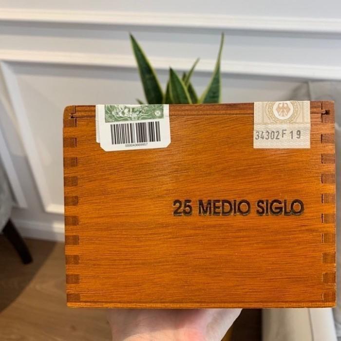 COHIBA MEDIO SIGLO / MEDIO SIGLO / BOX OF 25