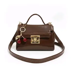 Naura Tas Selempang wanita kunci putar tas wanita handbag free acc chery Slingbag