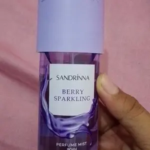 Sandrinna Berry Sparkling Perfume Mist - Parfum Mist dengan Aroma Buah dan Lavender untuk Tampilan Segar