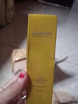 Product Review of DEXSKIN BY DERMA EXPRESS Suncreen protection Cream ( Aesthetic Clinic of the year in Asia Pacific) from B**i S**l a**m 3