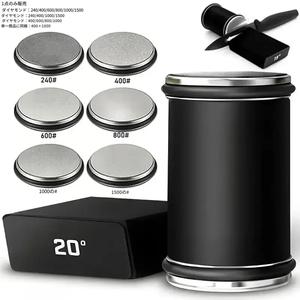 ローリングナイフシャープナー（ナイフ研ぎ器）、ローリングナイフシャープナーキット。あらゆるニーズに対応する幅広い組み合わせをご用意しました。ダイヤモンドによる鋼材の硬さ問わず対応した包丁研ぎ、15°／20°の磁気角度を備えたキッチン用ナイフシャープナー、ギフトに最適です。