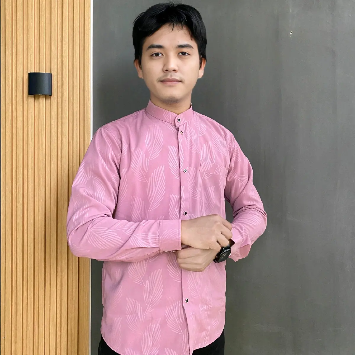 HM - baju koko lebaran 2025 kemeja PRIA lengan panjang KEMKO SULTAN Mandarin Bisa seragam Katun Embos Kancing Hitam Motif Muslim Dewasa Atasan Nyaman