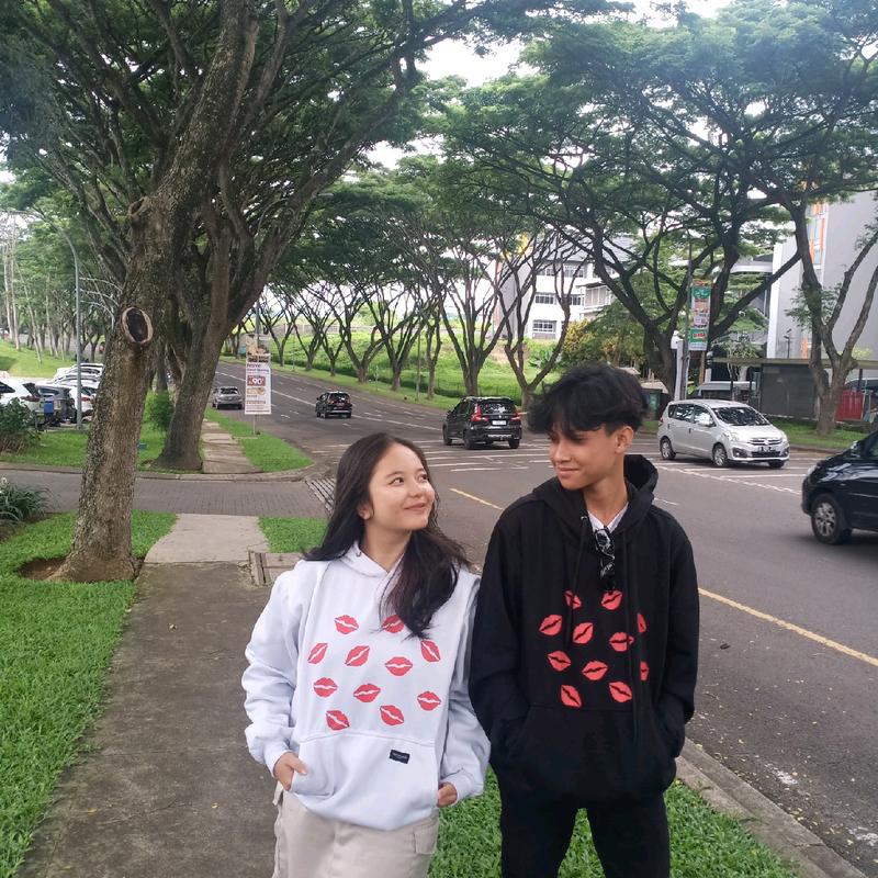 HOODIE SWEATER KISS UNISEX HIGH QUALITY PREMIUM DISTRO Fleece Tebal Wanita Pria 4