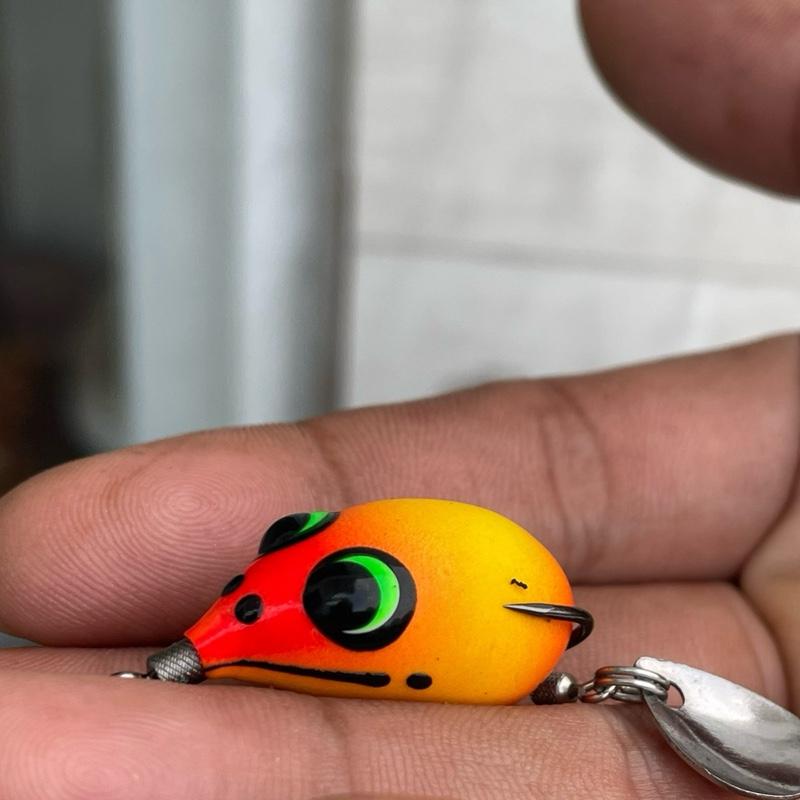 mồi câu cá mini H7 được làm từ cao su thái lan dẻo dai và bền bỉ