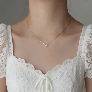 Kalung Titanium Wanita Sederhana Sehari-hari dengan Liontin Berlian