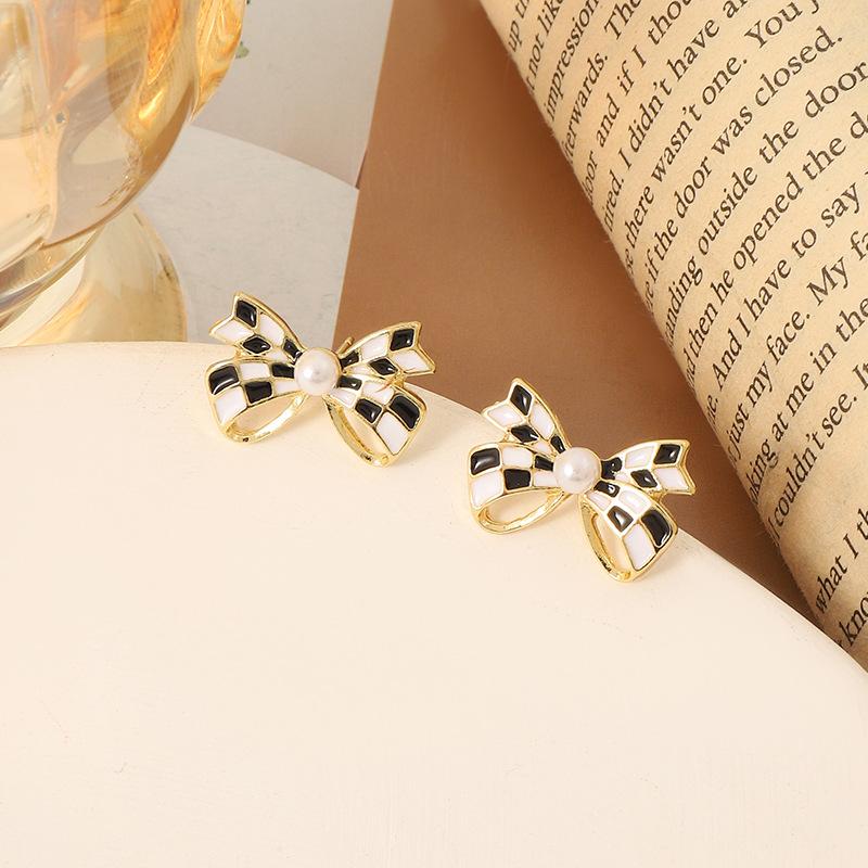 Mua ba bộ quần áo, nhận quà miễn phí tại [Brand Name] 7