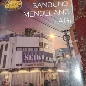 PAKET 2 BUKU MOTIVASI / SEPORSI MIE AYAM SEBELUM MATI / BANDUNG MENJELANG PAGI