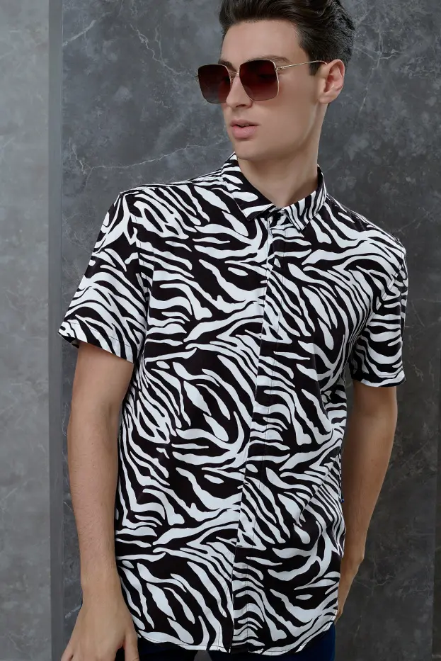 ANIMAL PRINT SHORT SLEEVES SHIRT
