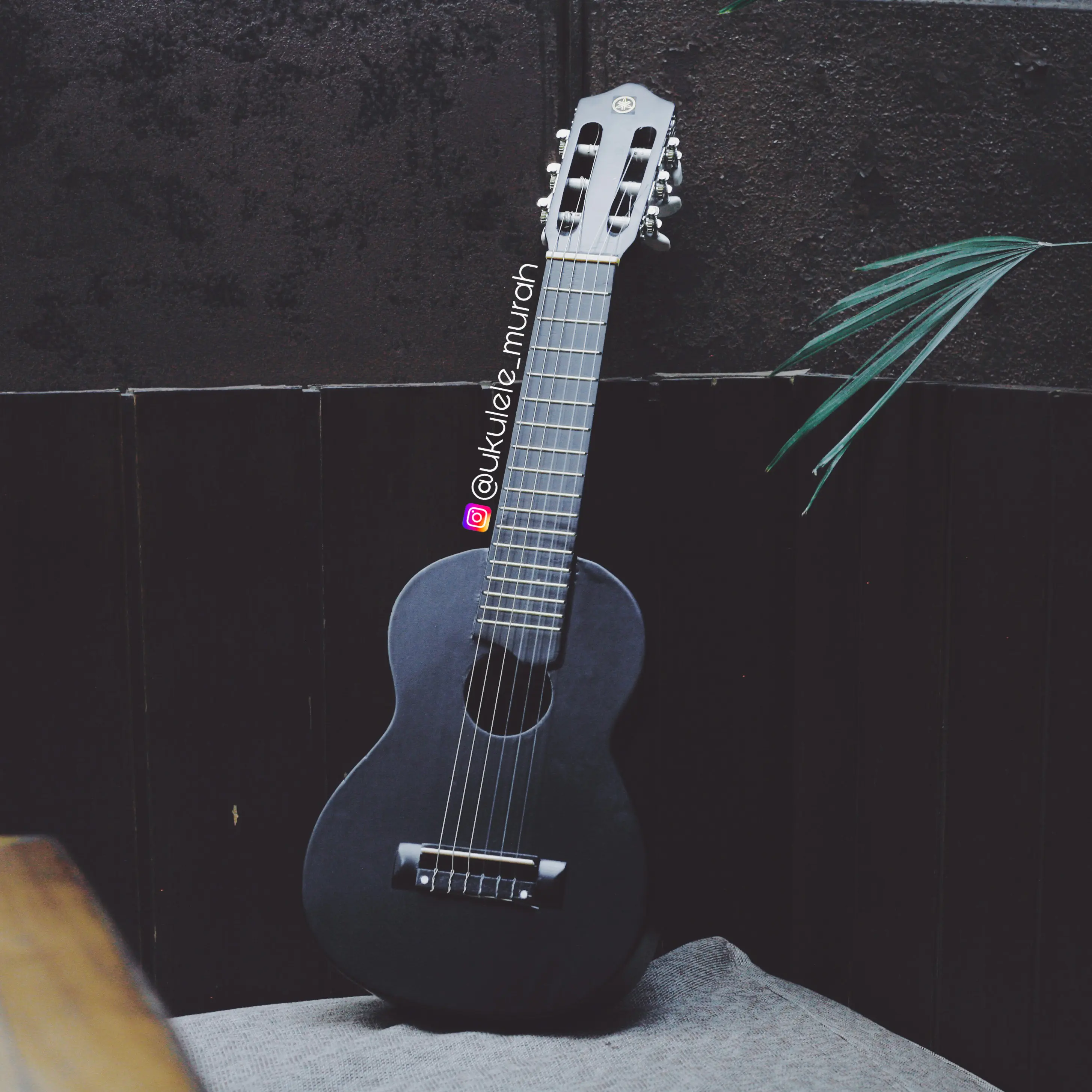 GITARLELEYAMAHA GL 1 HITAM FREE CAPO PICK STRUMMING CHORD