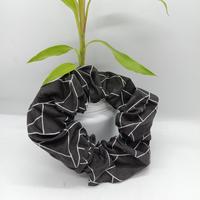 Gambar SCRUNCHIE HIJAB CEPOL KARET IKAT RAMBUT KOREA MOTIF KOTAK SC2608 dari BeaNaBell Aksesoris Kab. Tangerang 5 Tokopedia