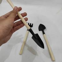 Gambar Sekop Skop garpu garukan mini Taman tanaman kebun Berkebun sukulen se dari dramashop. Kota Administrasi Jakarta Timur 4 Tokopedia