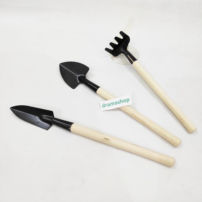 Gambar Sekop Skop garpu garukan mini Taman tanaman kebun Berkebun sukulen se dari dramashop. Kota Administrasi Jakarta Timur Tokopedia