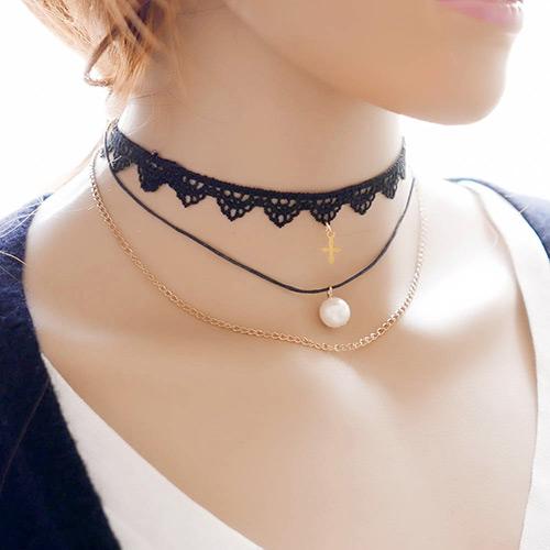Gambar LRC Kalung Vintage Black Pearl&cross Shape Decorated Double C71025 dari Toko Aksesoris Online Kota Administrasi Jakarta Barat Tokopedia