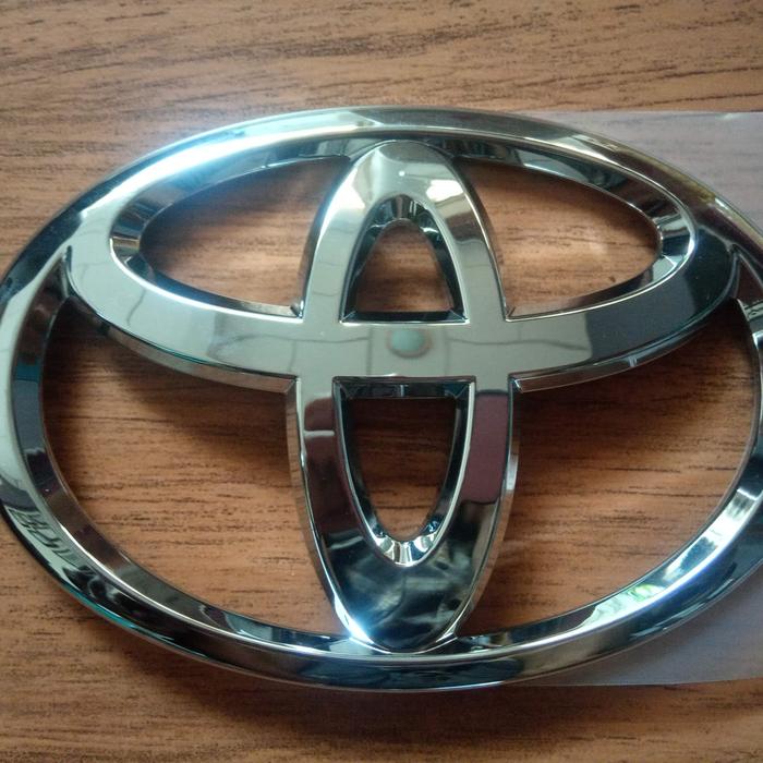 Gambar emblem logo toyota bagasi ori innova Fortuner Sienta 2016-2020 dari kdiant Kab. Boyolali Tokopedia