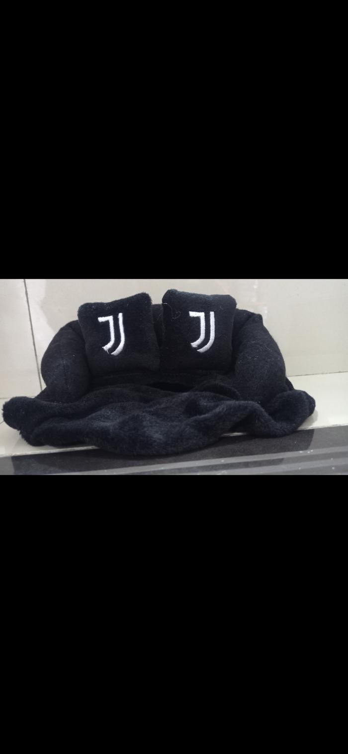 Gambar Tempat Tisu Mobil Motif JUVENTUS Hitam Cover Tissue Juventus dari The 28 Kota Administrasi Jakarta Timur Tokopedia