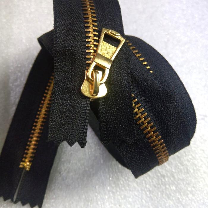 Gambar Resleting gigi besi ukuran 26 inci Pita hitam. dari GUDANG ZIPPER DAN GK Kota Tangerang Tokopedia