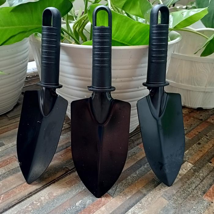 Gambar Sekop Taman Berkebun - Bahan Tebal, Kokoh, Rapi & Nyaman Ditangan dari Mosmos Indonesia Kab. Malang Tokopedia
