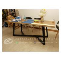 Gambar MEJA TREMBESI 2 METER SOLID / MEJA MAKAN INDUSTRIAL 200 x 85 x 75 cm dari Furniturecraftjepara Kab. Jepara 3 Tokopedia