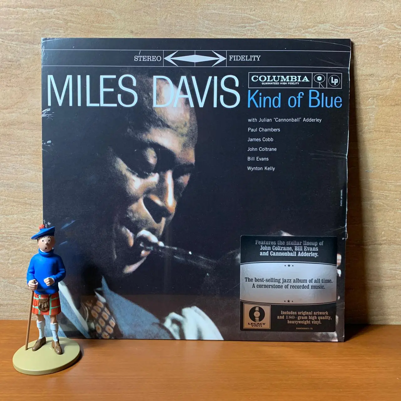 PIRINGAN HITAM / VINYL MILES DAVIS - KIND OF BLUE (1LP,180GR,5715)