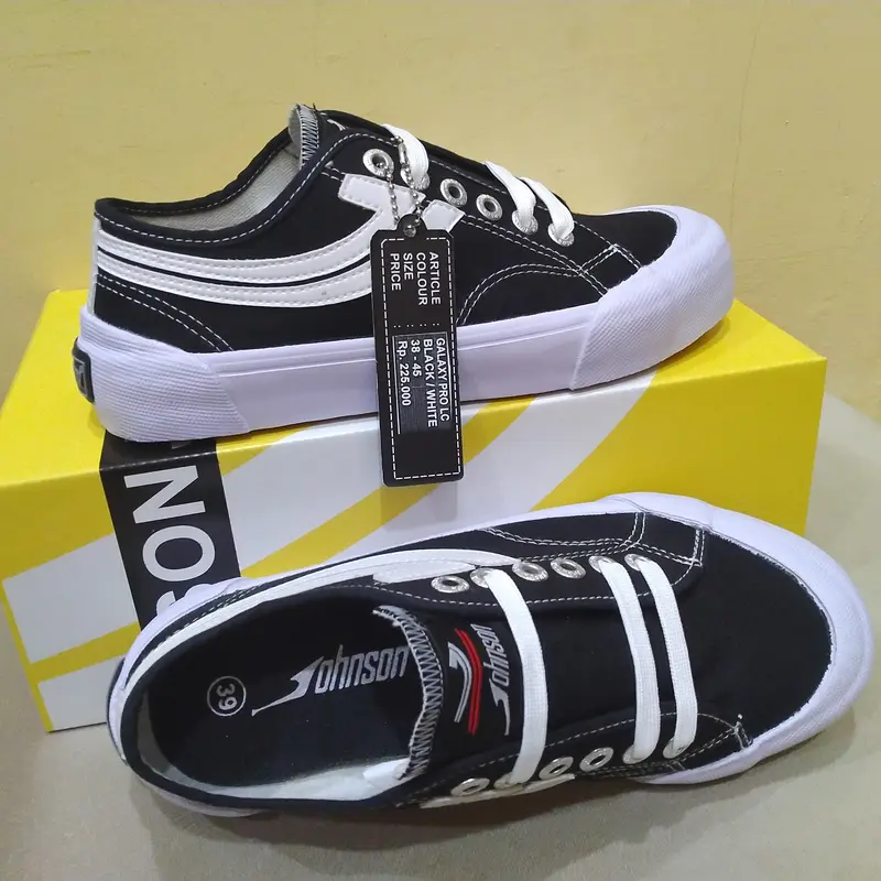 Sepatu johnson galaxy pro black white 2
