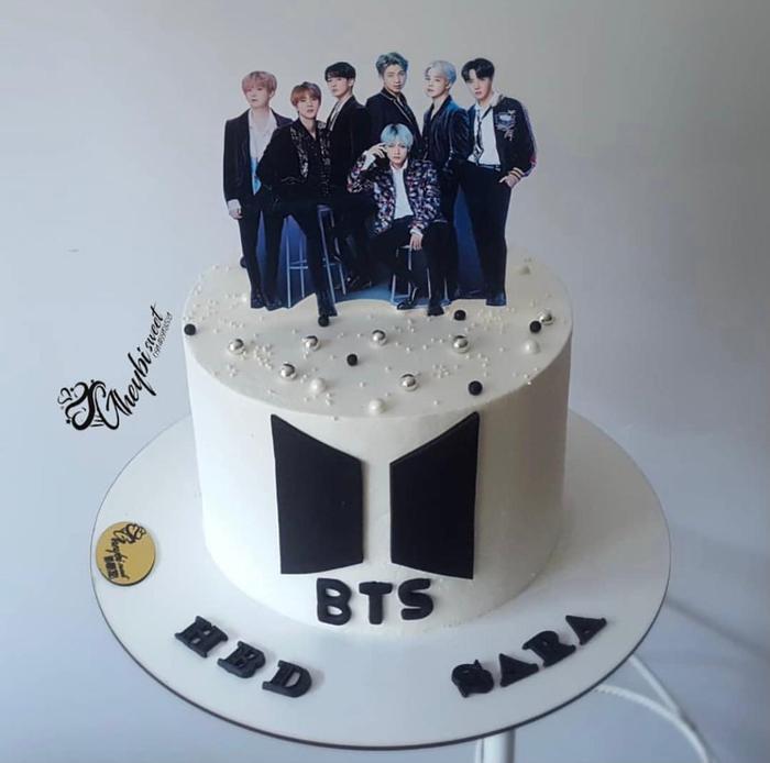 Gambar BTS Group Kpop Topper Cake Birthday / Hiasan Kue Ulang Tahun dari Juragan Topper Kota Administrasi Jakarta Barat Tokopedia