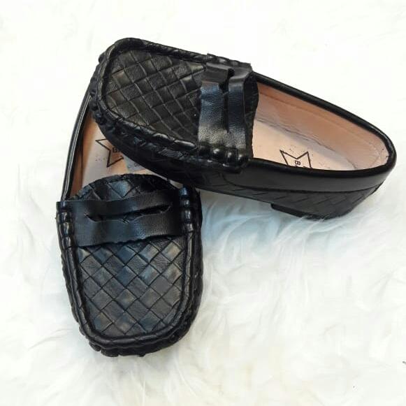 Gambar sepatu pantofel hitam anak import / pantofel anak size 23,24,28 dari Vaganza Kids Kota Administrasi Jakarta Selatan Tokopedia