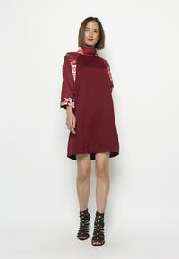 Gambar Minimal Oriental Art Shawl Neck Dress dari Minimal Kab. Pemalang 5 Tokopedia