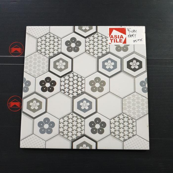 Gambar keramik lantai motif kasar ASIA TILE 25x25 Ruby Grey abu hexagonal dari Aneka Sarana Graha Kota Administrasi Jakarta Utara Tokopedia