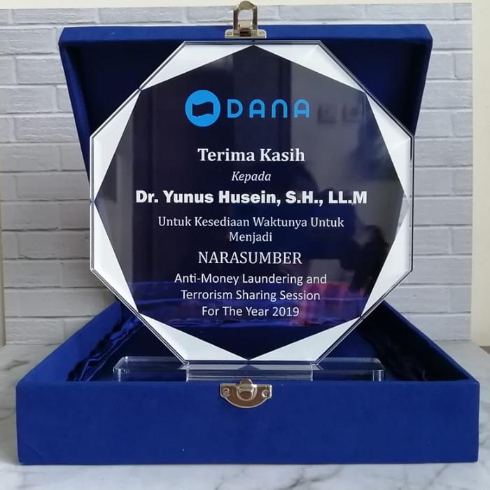 Gambar Plakat Penghargaan/Plakat TERMURAH/Plakat Kenang-Kenangan Murah+ Box dari Diorles Shop Kota Administrasi Jakarta Barat Tokopedia