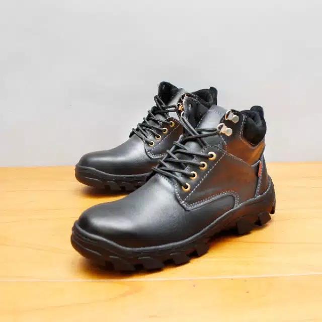 Gambar Sepatu safety boots pria sepatu kerja lapangan sepatu kulit asli dari Safety Boots Pria Kota Surabaya Tokopedia