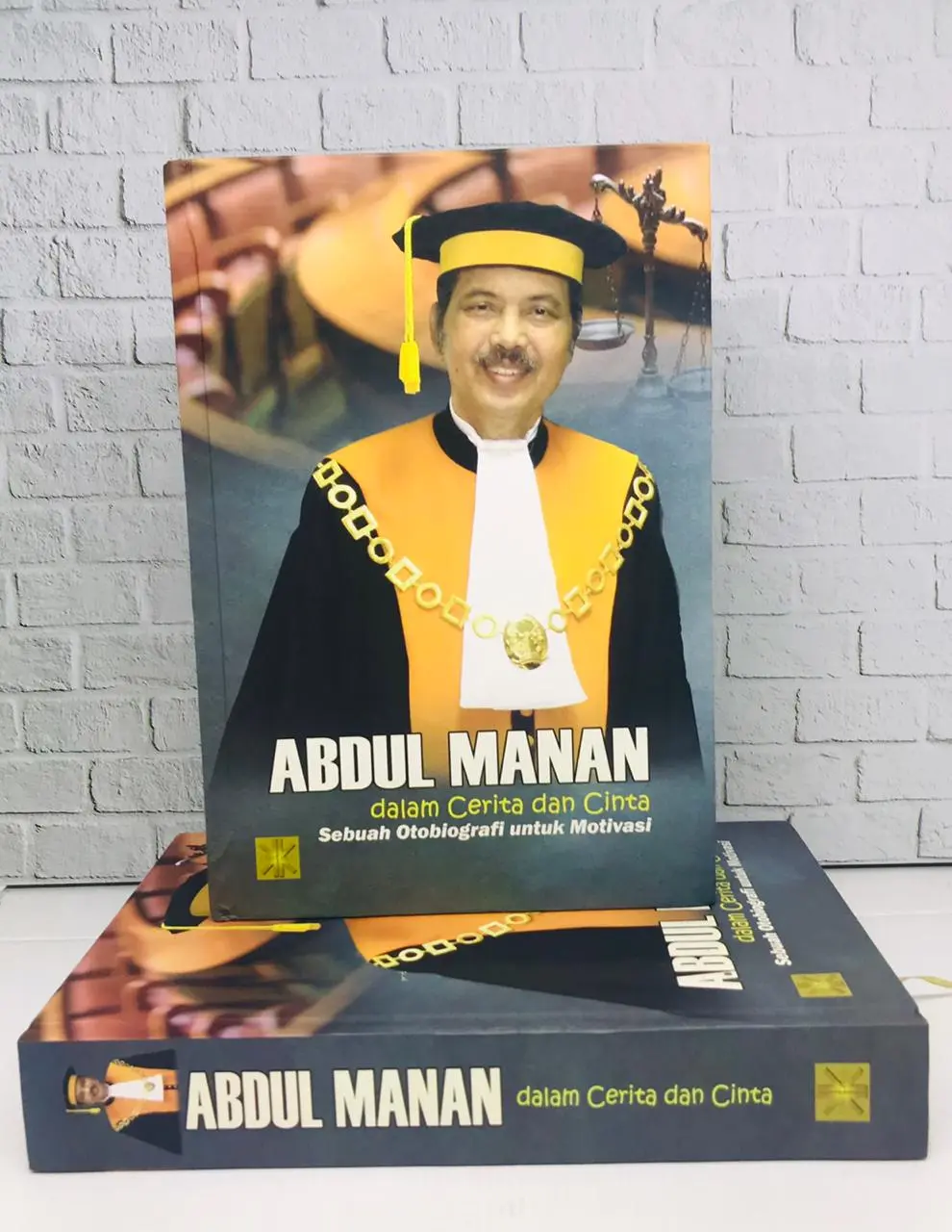 ABDUL MANAN DALAM CERITA DAN CINTA: SEBUAH OTOBIOGRAFI UNTUK MOTIVASI