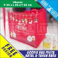 Gambar Goodie Bag Custom Tas Souvenir Natal dan Tahun baru Ukuran 30x22x25 cm dari purreelancer Kab. Kudus 1 Tokopedia