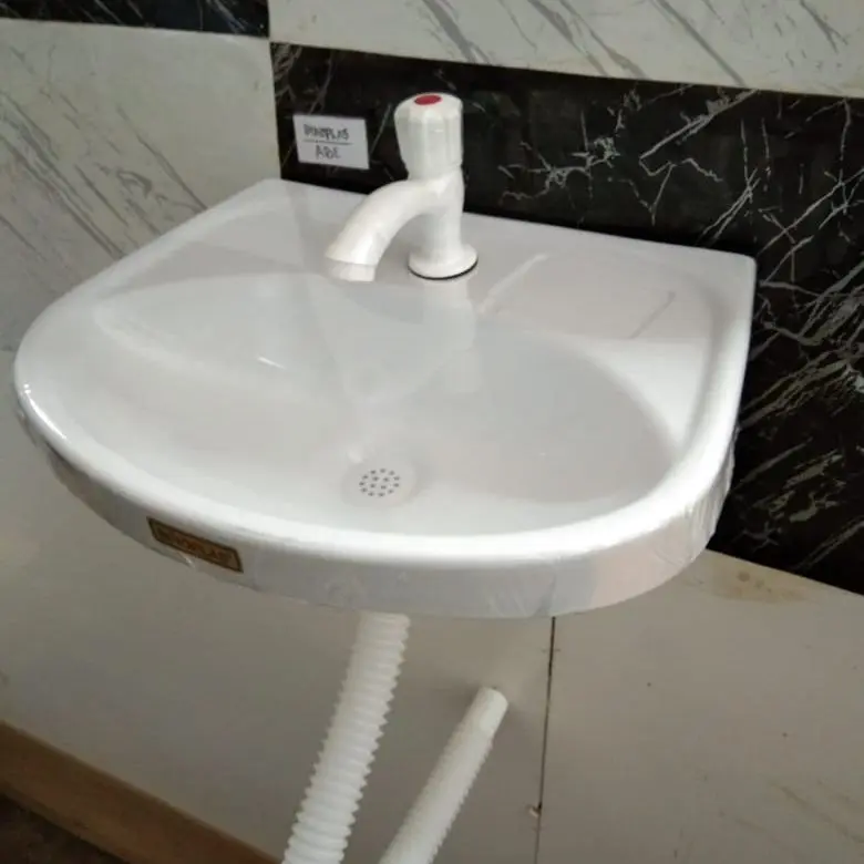 wastafel plastik ekonomis termasuk kran dan selang buang 4