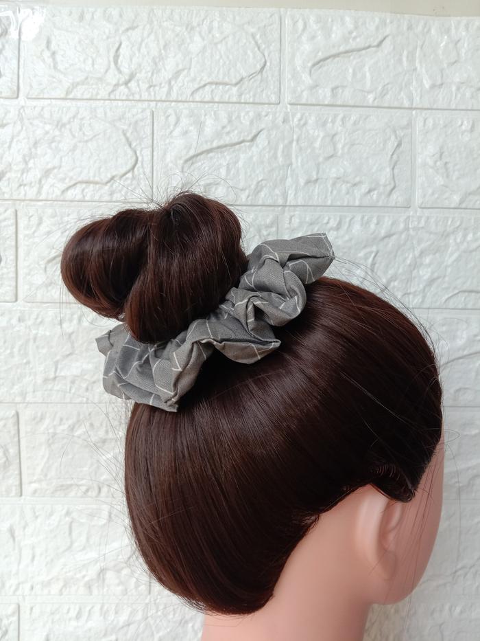 Gambar SCRUNCHIE HIJAB CEPOL KARET IKAT RAMBUT KOREA MOTIF KOTAK SC2608 dari BeaNaBell Aksesoris Kab. Tangerang Tokopedia