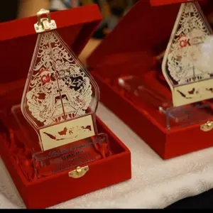 plakat akrilik custom 20x15 cm proporsional tebal 3mm, 5mm 8mm dan 10 mm Plus Box bludru