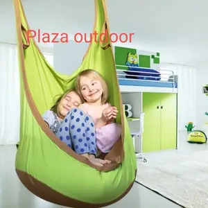 ayunan anak dan dewasa bersantai happy