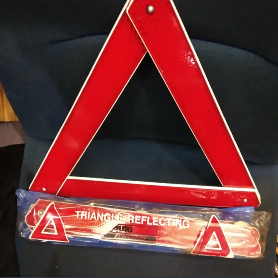 Segitiga pengaman parkir Triangle red parking unit