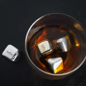 Ice Cubes Set isi 4pcs Bahan Stainless / Reusable Whisky Stones