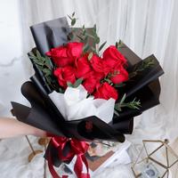 Gambar Bouquet Flowers Black Amora (Buket Bunga Valentine) 10 Rose Merah dari sevenrosecoid Kota Administrasi Jakarta Barat 1 Tokopedia