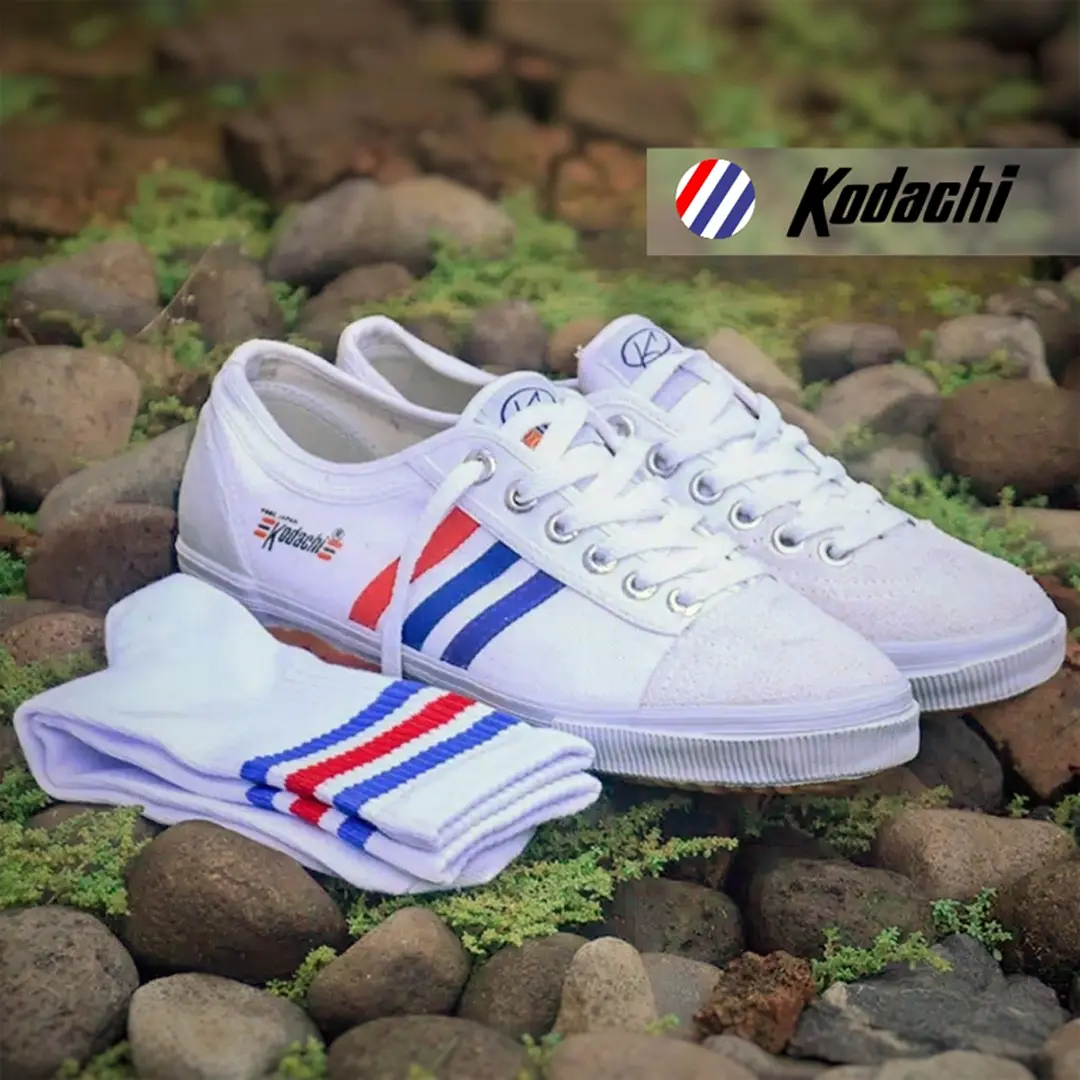 Sepatu Kodachi 8111 + Kaos kaki Old School - Paket MZ3