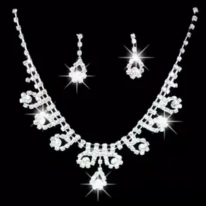 set kalung + anting berlian imitasi