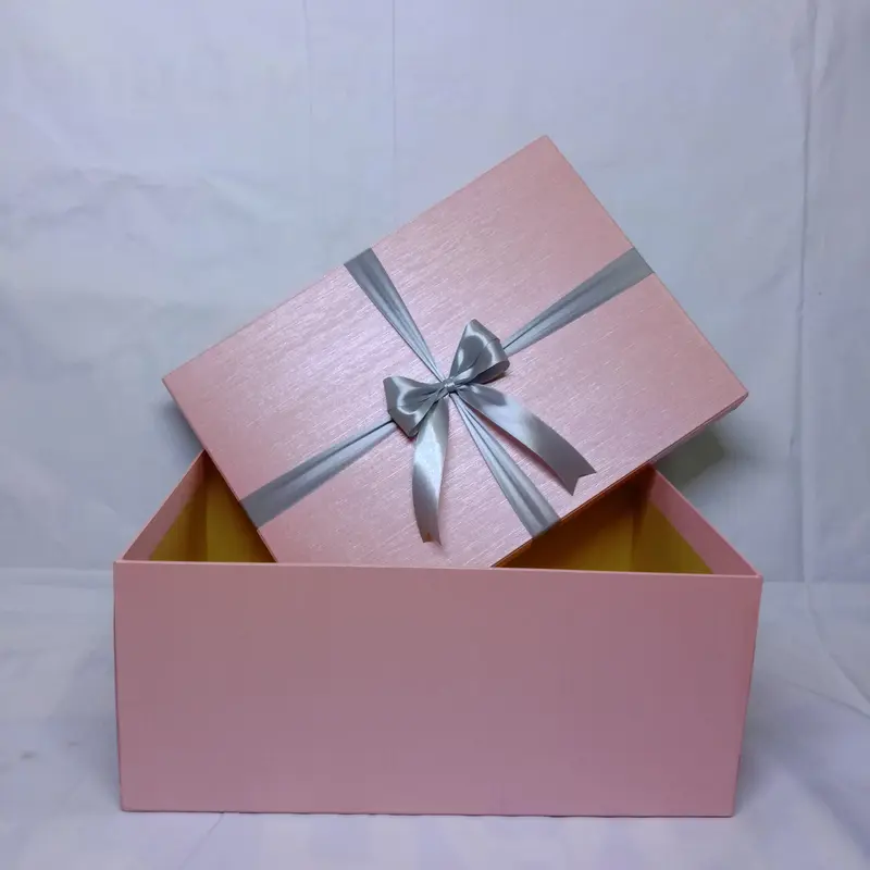 Kotak hadiah / Kotak box / Kotak kado / 35x25x15 cm / Berpita 3